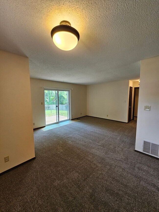 Building Photo - 2 Bedroom 1 Bath Duplex in West Columbia - Updates 2026
