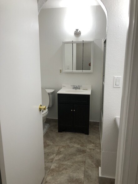 Building Photo - 570 Penrose Dr
