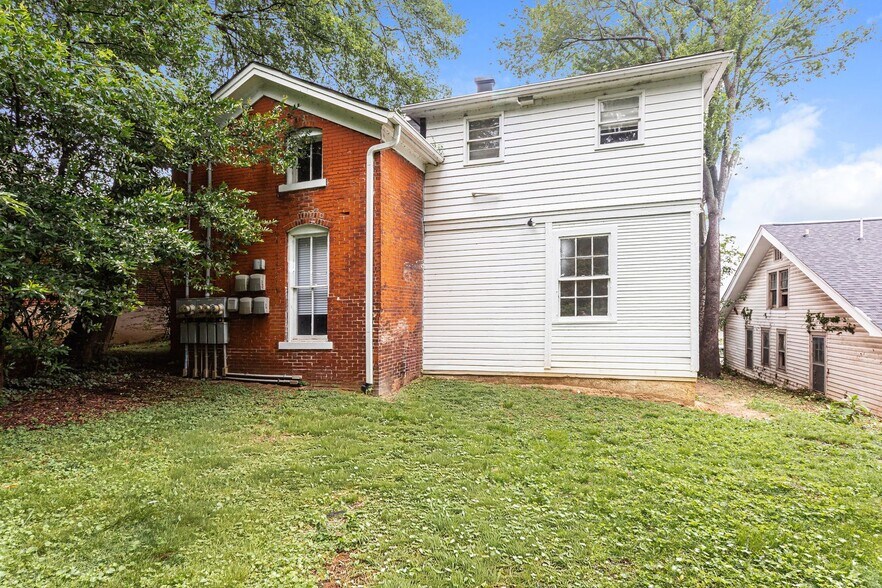 Building Photo - 938 Fort Wood St