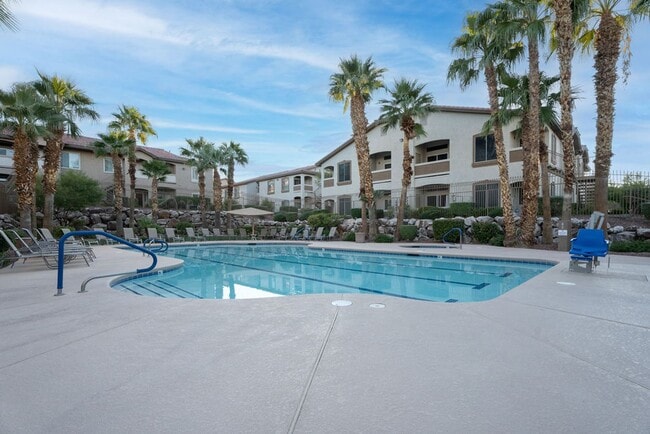 Building Photo - 2305 W Horizon Ridge Pkwy