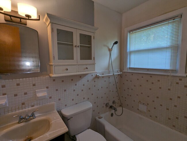 Building Photo - 507 Orchard Dr