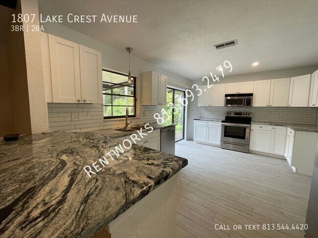 Building Photo - 1807 Lakecrest Ave