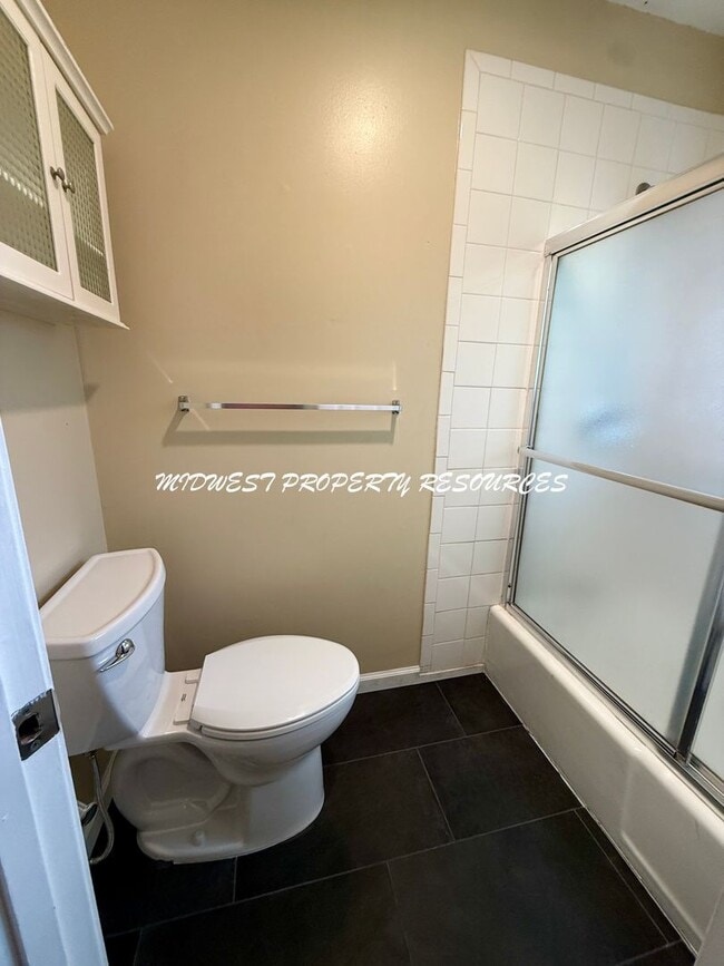 Building Photo - Beautiful 3 Bedroom Home in Lee's Summit