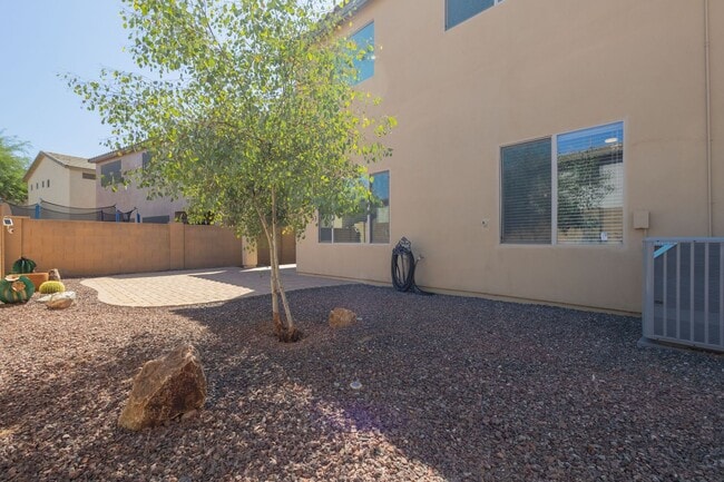 Building Photo - 3 Bedroom 2.5 Bathroom