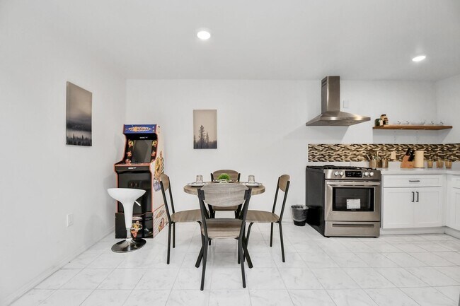 Building Photo - 5114 Grantwood St