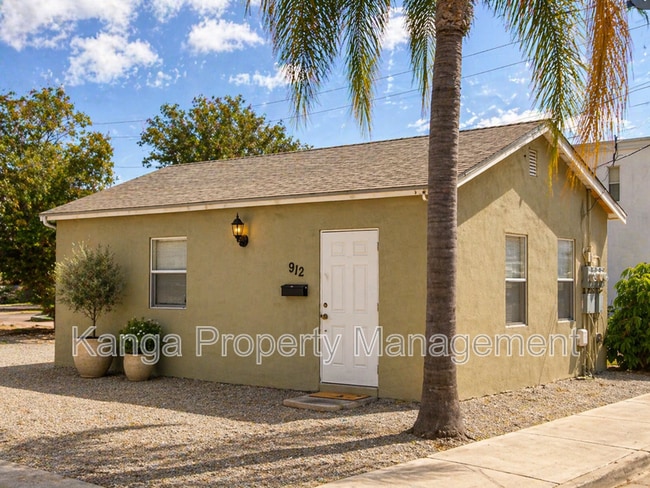 Building Photo - 912 11th Ave N