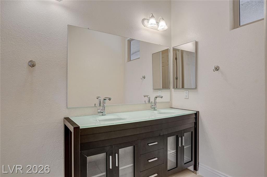 master bathroom - 2554 Regency Cove Ct