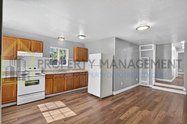 Building Photo - 3647 18th Ave