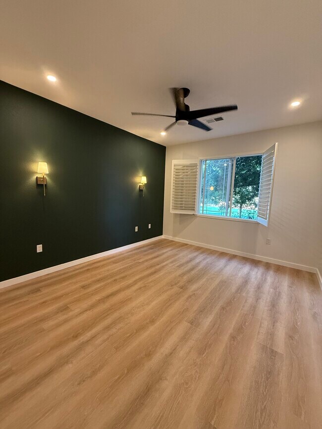 Building Photo - 8412 S Holland Ct