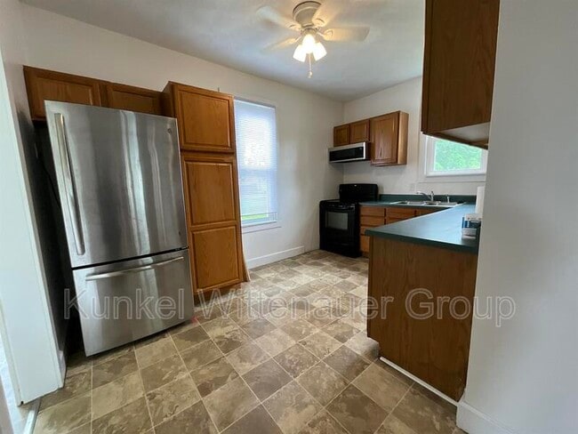 Building Photo - 310 E Washington St