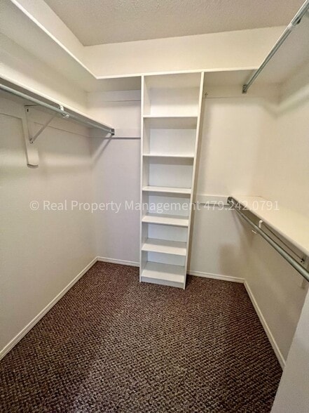 Building Photo - 207 H St