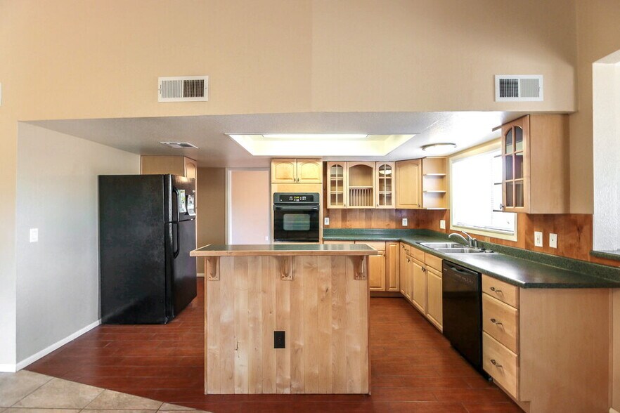 Building Photo - 119 S Cottonwood St