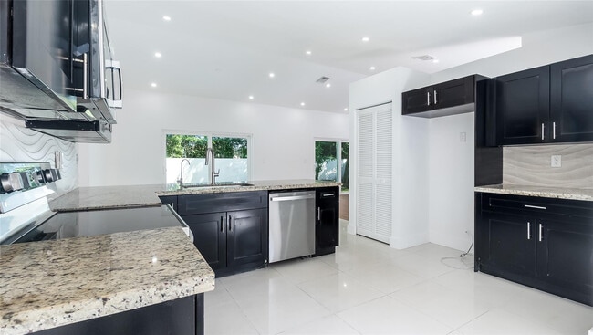 Building Photo - 1811 SW 124th Way