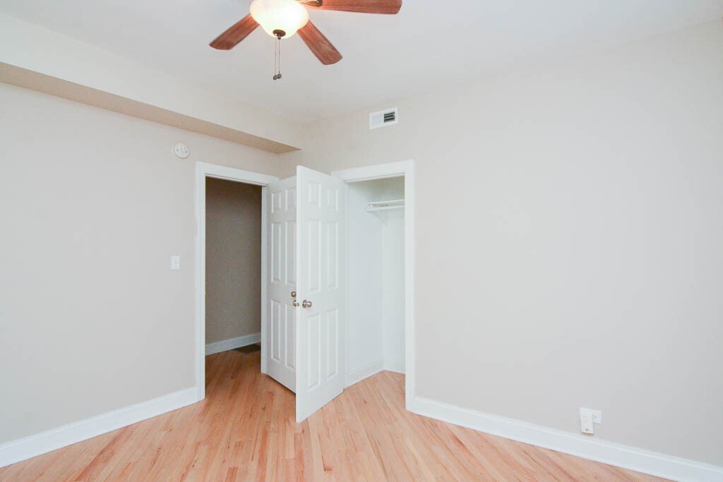 Building Photo - 890 Green Bay Rd