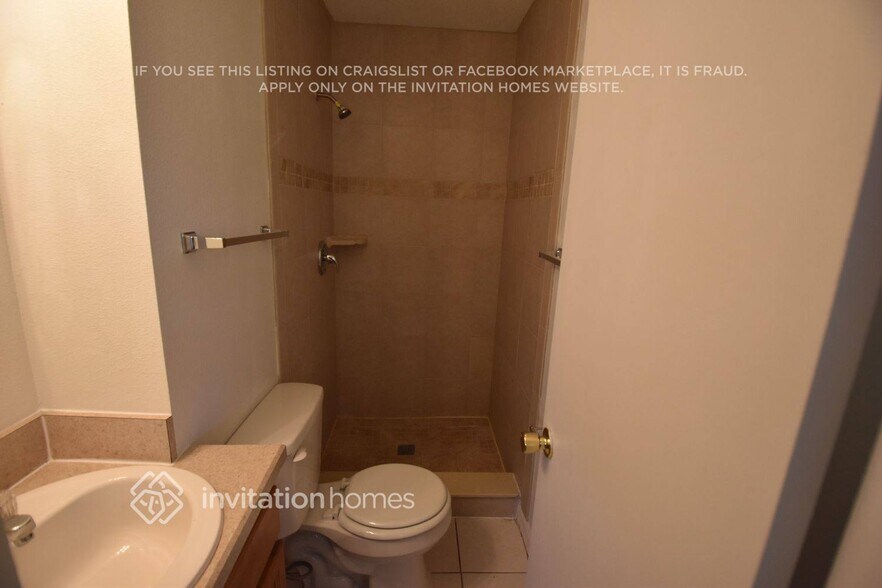 Building Photo - 830 N Sunset Dr