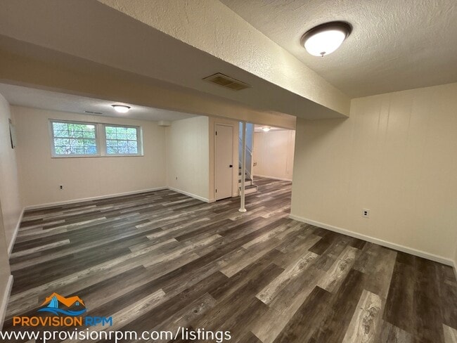 Building Photo - 9102 Pennswood Dr