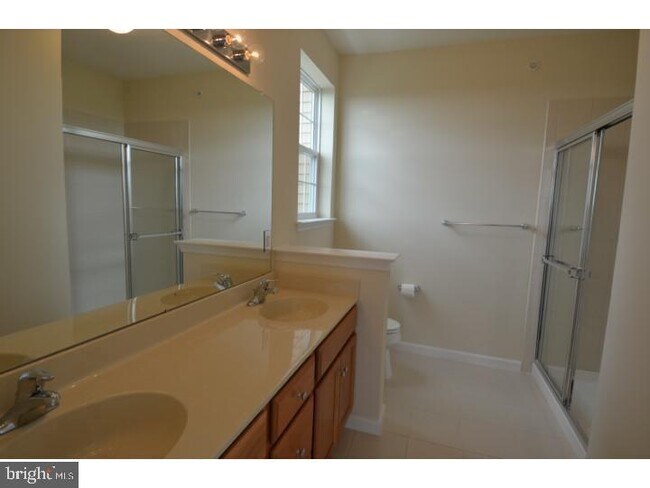 Building Photo - 1447 Sierra Dr