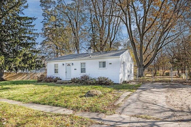 Building Photo - $1495 Charming, remodeled 3-Bed/1-Bath Ran...