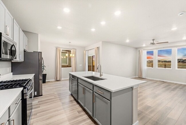 Building Photo - Gorgeous 5 Bed 3 bath Home In Aspen Meadows!!