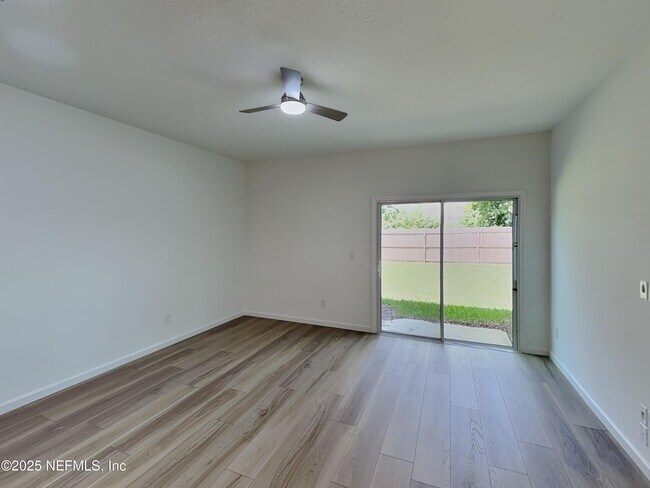 Building Photo - 590 Holly Lks Dr