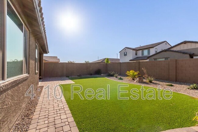 Building Photo - 2222 E Palmdale Ln