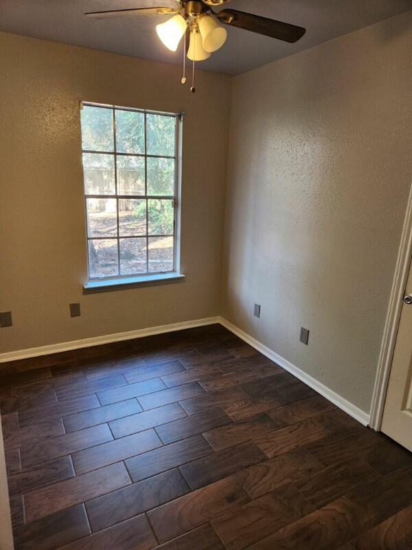 Building Photo - 27 N Circlewood Glen