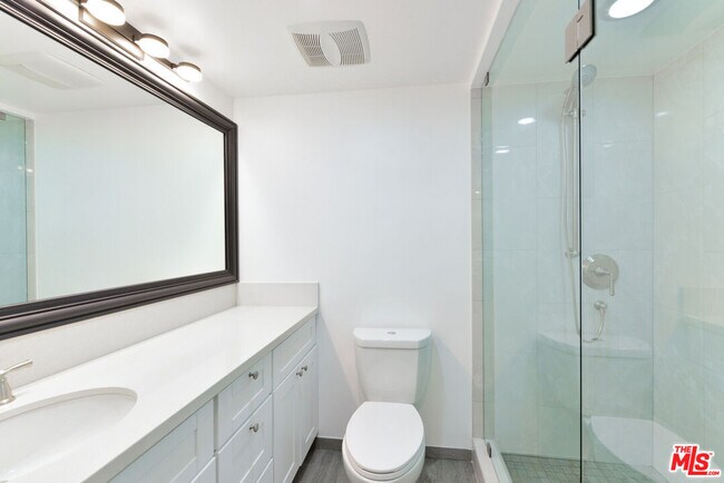 Building Photo - 4265 Marina City Dr