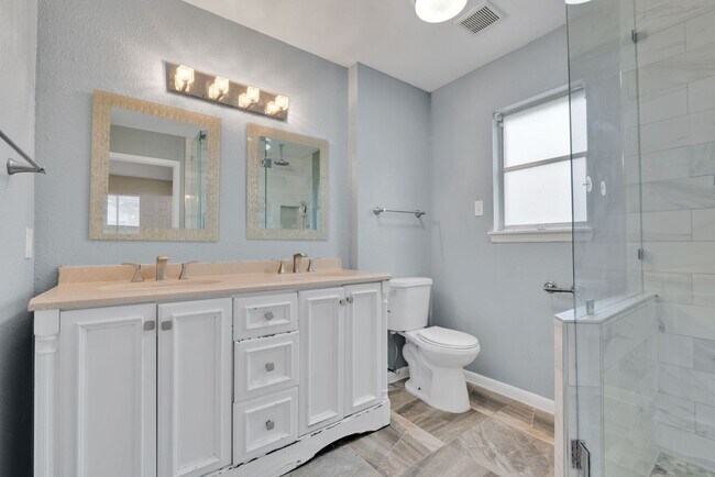 Building Photo - Two Story Rental in Castle Hills
