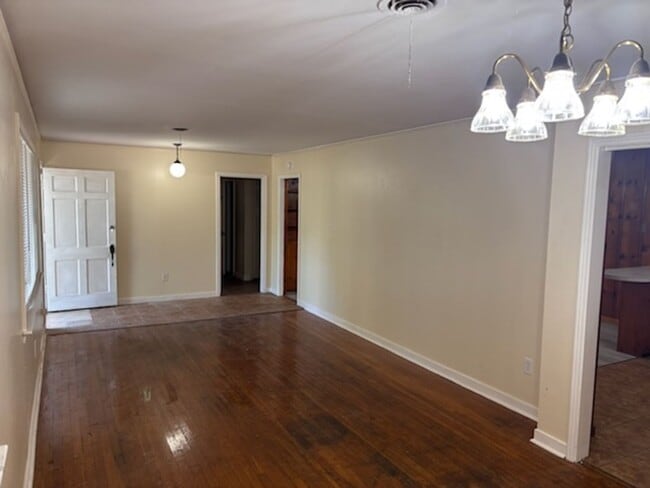 Building Photo - 5650 Brentwood Dr