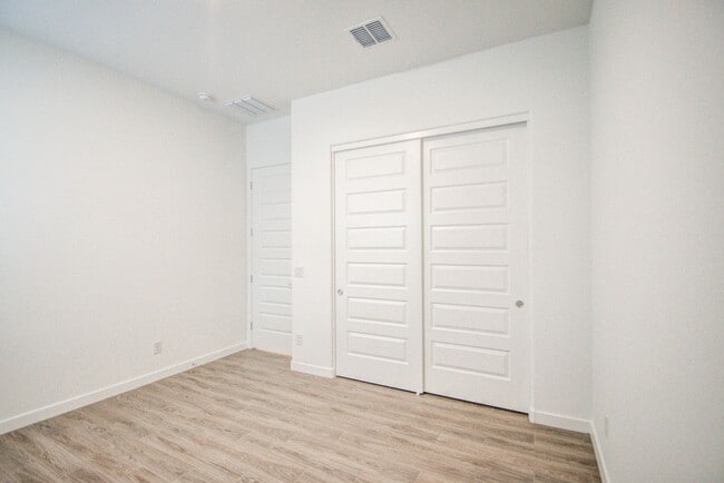 Building Photo - NEW 4 Bedroom home in Phoenix!