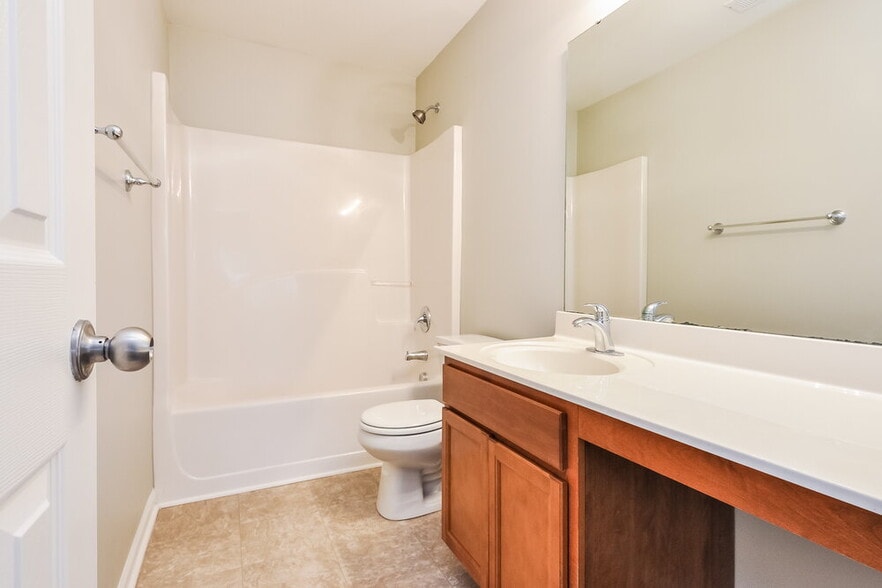 Building Photo - 2707 Brownlow Ct