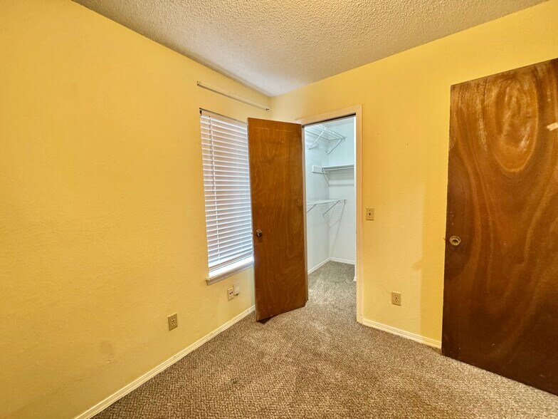 Building Photo - 1416 SW 96th St