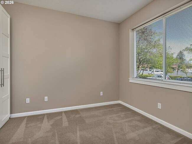 Building Photo - 830 NW Council Dr