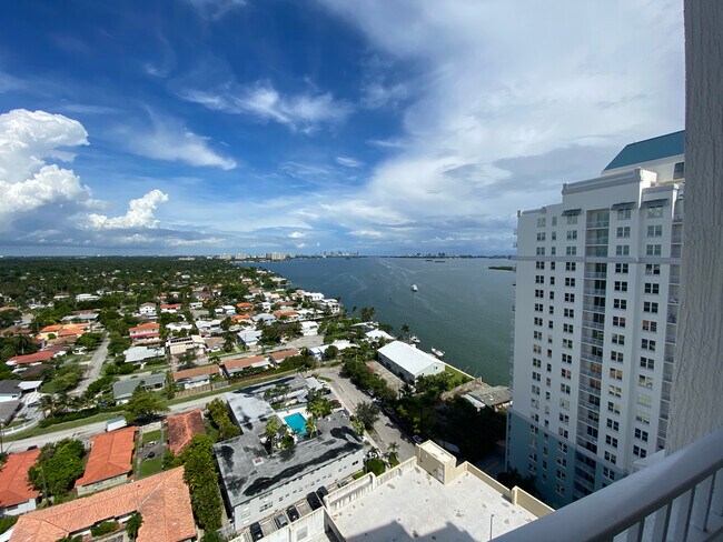 Building Photo - 7951 NE Bayshore Ct