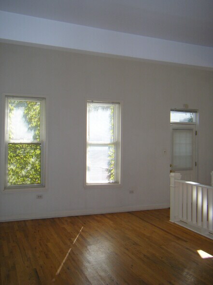 Building Photo - 1428 N Greenview Ave