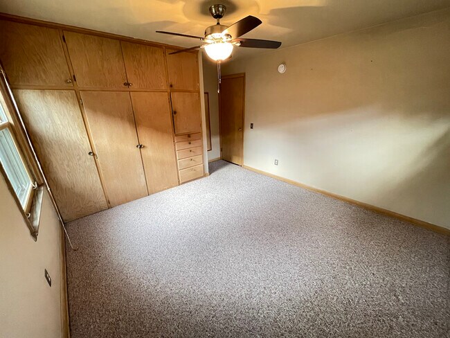 Building Photo - 664 Sprague St