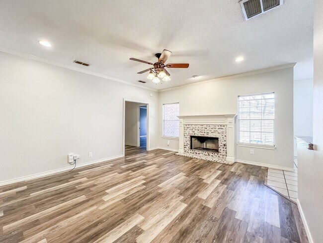 Building Photo - 4 bedroom 2.5 bathroom house in Cooper ISD with Solar!!