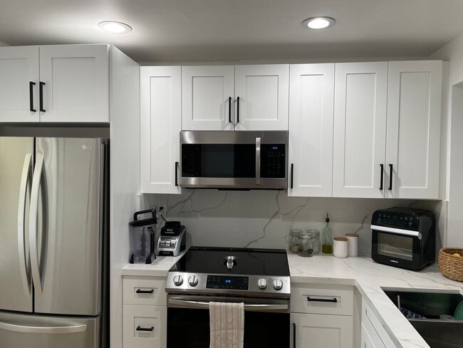 Building Photo - 2 Bedroom Condo in Winding Lake - Sunrise ...