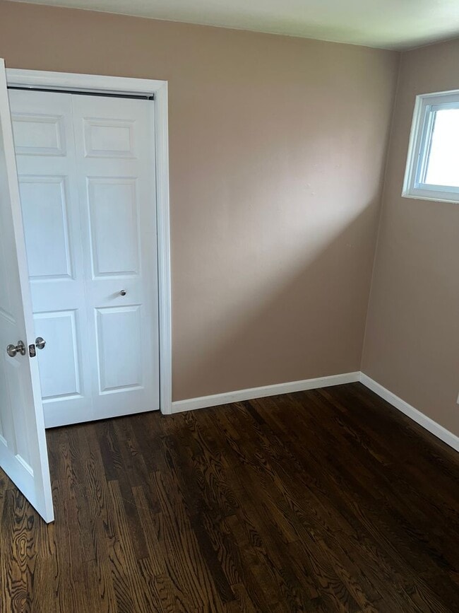 Building Photo - 3 Bed / 1 Bath Single-Family Home – Richland School District