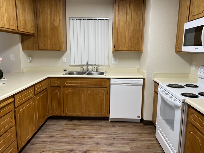 Building Photo - 3518 Shawnee Dr