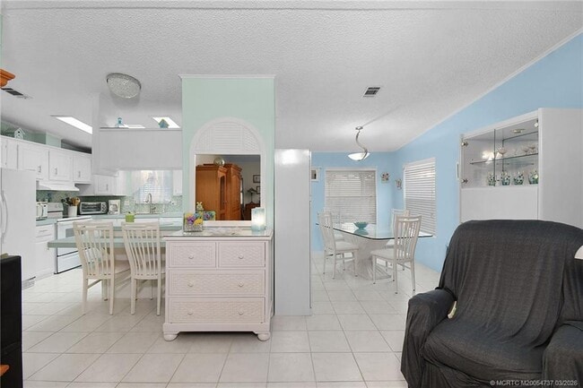 Building Photo - 7073 SE Birchwood Ln