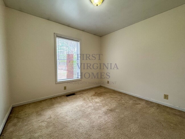 Building Photo - 3Bedroom/2Bath Home with High-Speed Firefly Internet