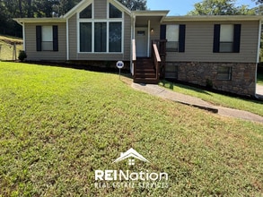 Building Photo - ACT FAST! 3BR/2BA in Birmingham | Vaulted Ceilings & Fireplace | 2-Car Garage!