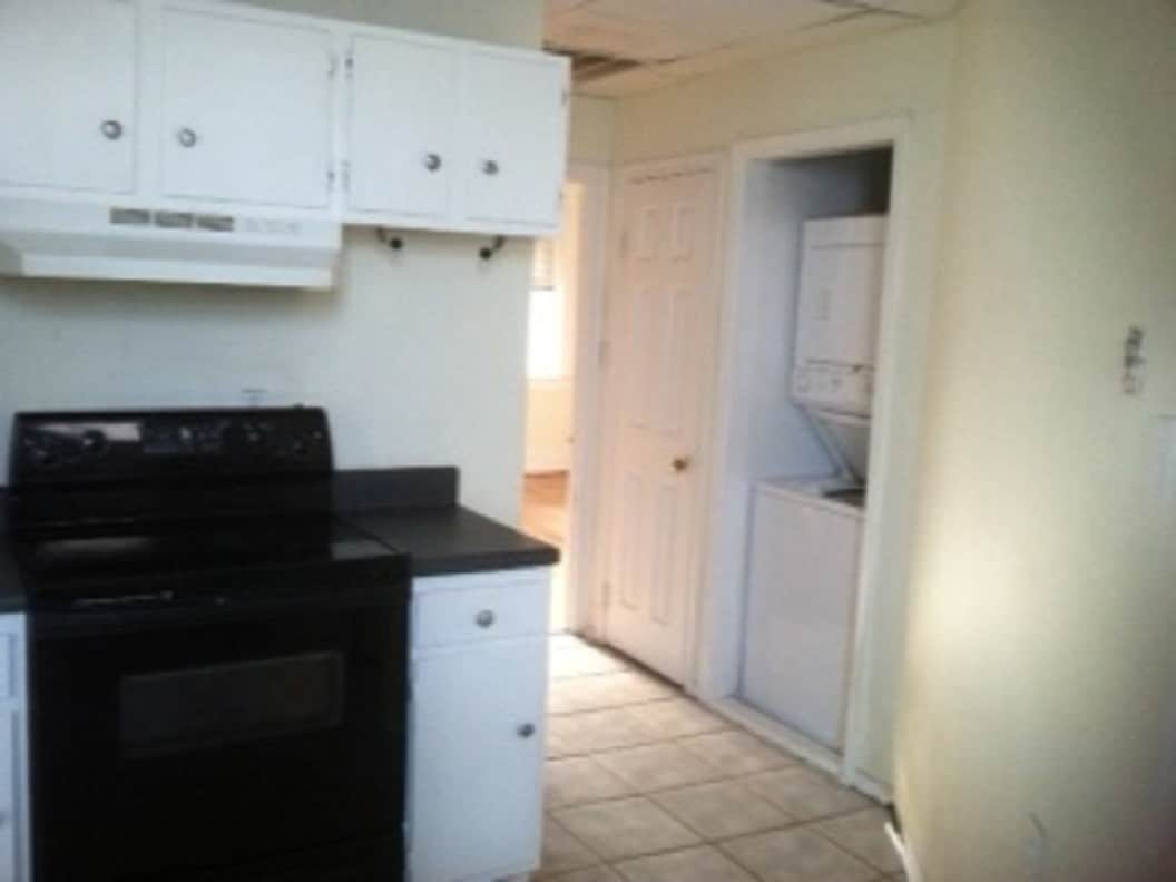 Kitchen - 1419 Colonial Ave