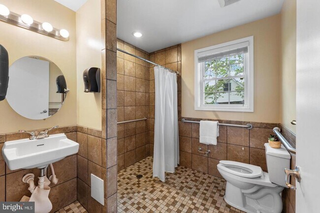 Building Photo - 9201 Rosemont Dr