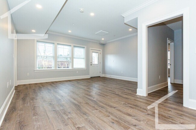 Building Photo - Beautiful Brighton Unit Next to Chandler Pond Available 9/1/2026