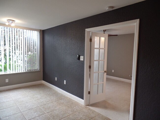 Building Photo - 1 br, 1 bath Condo - Lakeview Club