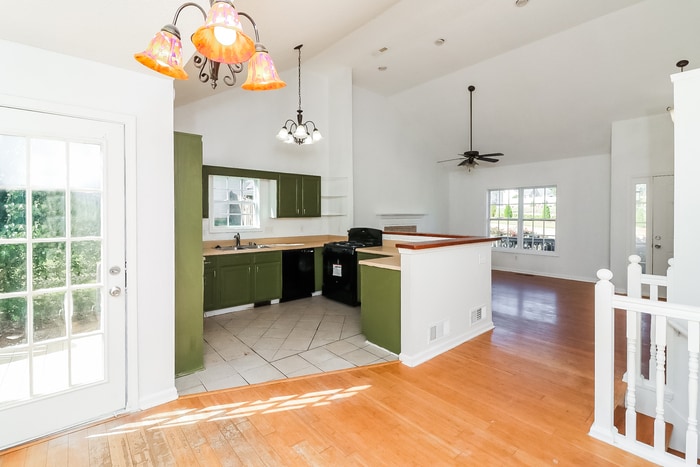 Building Photo - 305 Brook Ct