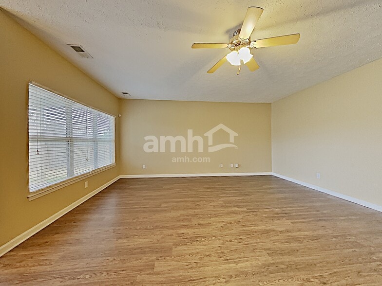 Building Photo - 533 Callie Ave