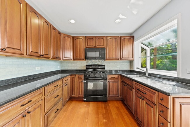 Building Photo - 147 Majestic Dr